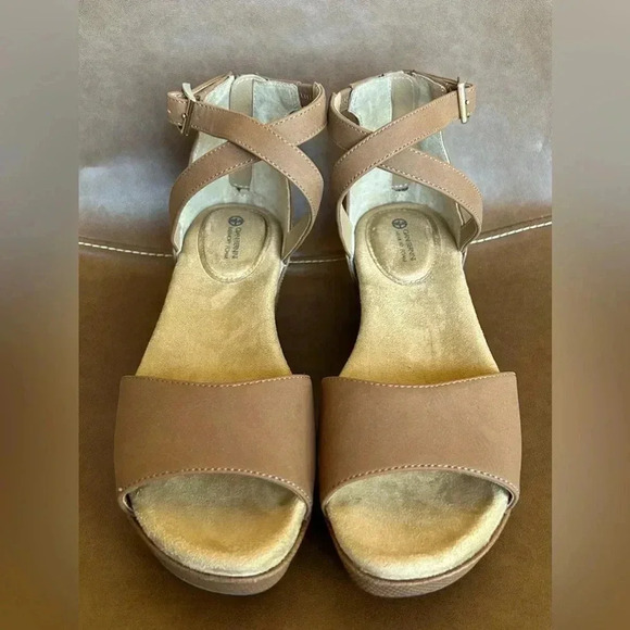 Giani Bernini | Wedge Sandal - Picture 3 of 11